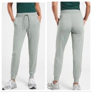 EUC - Athleta Uptempo Jogger - XS - Light Grey